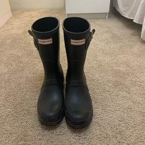 Short matte black hunter boots